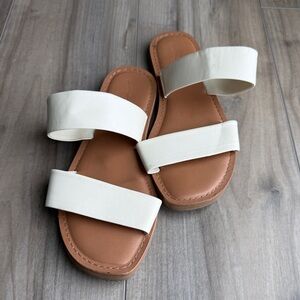 Universal Threads White Sandal Flats